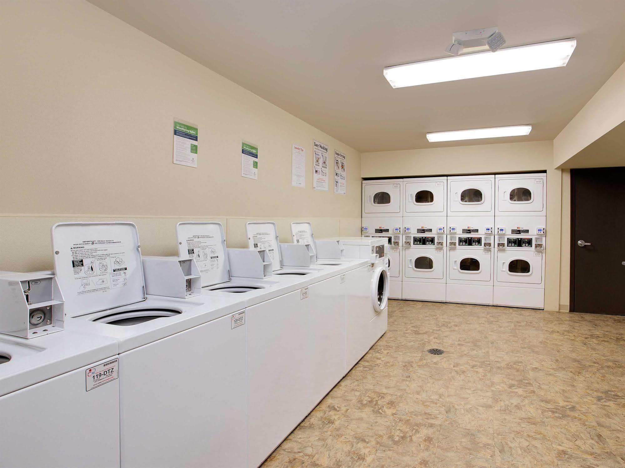 Woodspring Suites Columbus North I-270 Bagian luar foto